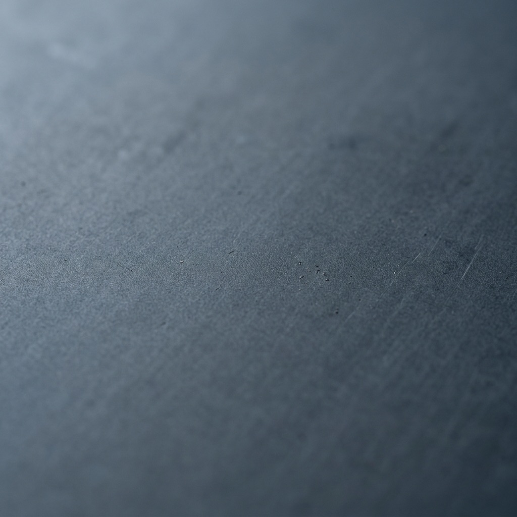 Titanzink Blech – blaugraue matte Oberfläche